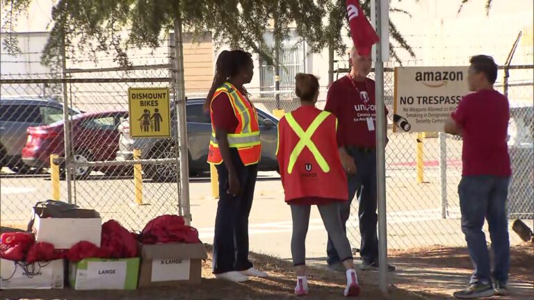 Union leaders to meet with workers of Amazon facility in Delta, B.C.