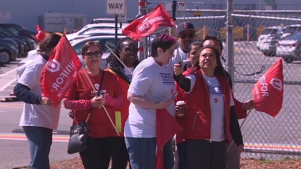 B.C. labour board to consider union votes at 2 Amazon warehouses
