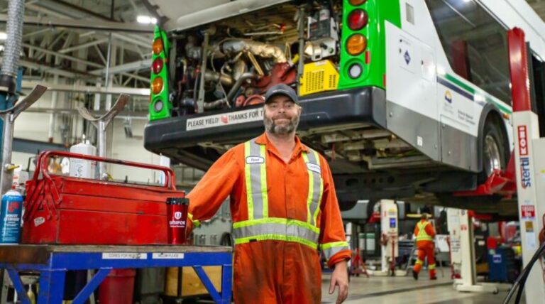 Victoria transit workers will resume overtime ban on Oct. 5